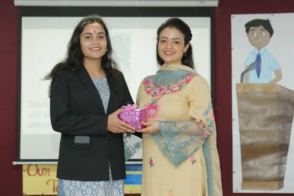 Star Alumna of Ann Mary School Deepti Kaira Visits Alma Mater to Celebrate Success