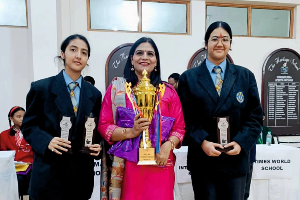 वाद विवाद प्रतियोगिता में ऐन मेरी स्कूल की शानदार सफलता